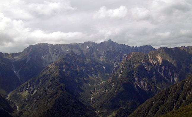 蝶槍から望む槍ヶ岳
