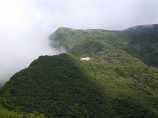 二ノ峰から杁差岳頂上が見えてきた