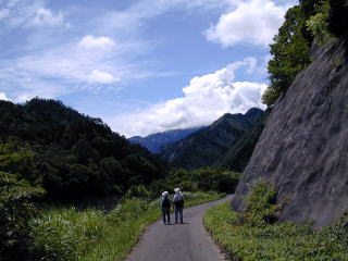 夏雲の杁差岳