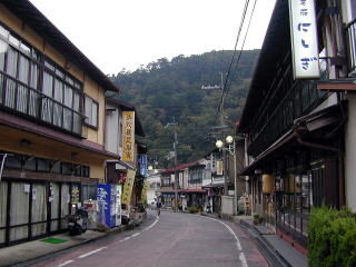 レトロな雰囲気が懐かしい洞川温泉の町並