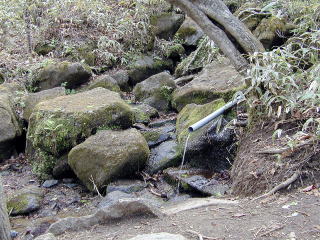 大峠の水場、御硯水