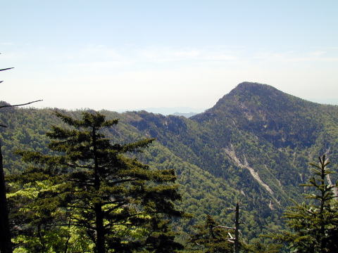Approach to Mt Shakagatake