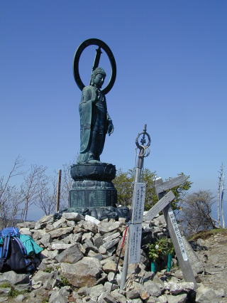 Shakanyorai Bronze Statue on Shakagatake Summit