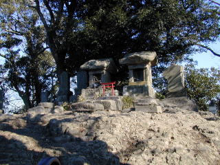 三浦冨士頂上の祠