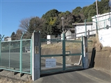 川崎市営水道の導水路途中にある、とても小さな水力発電所。有効落差12.2m、最大使用水量6.94m3/s、 出力680kW。
