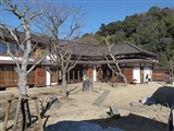 旅籠 角屋を改修してオープンした小野路宿里山交流館。